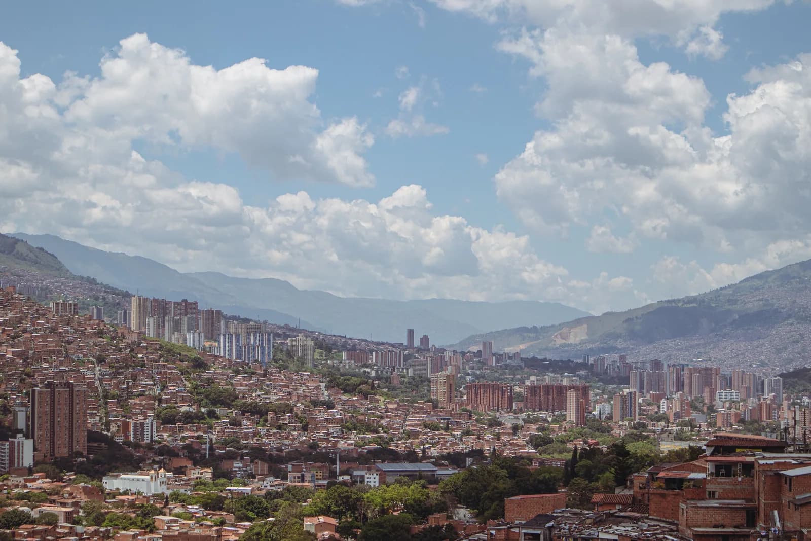 Vista del valle de Aburrá desde las laderas de Medellín